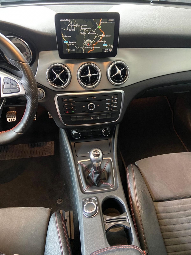 Mercedes-Benz Gla 200d premium
